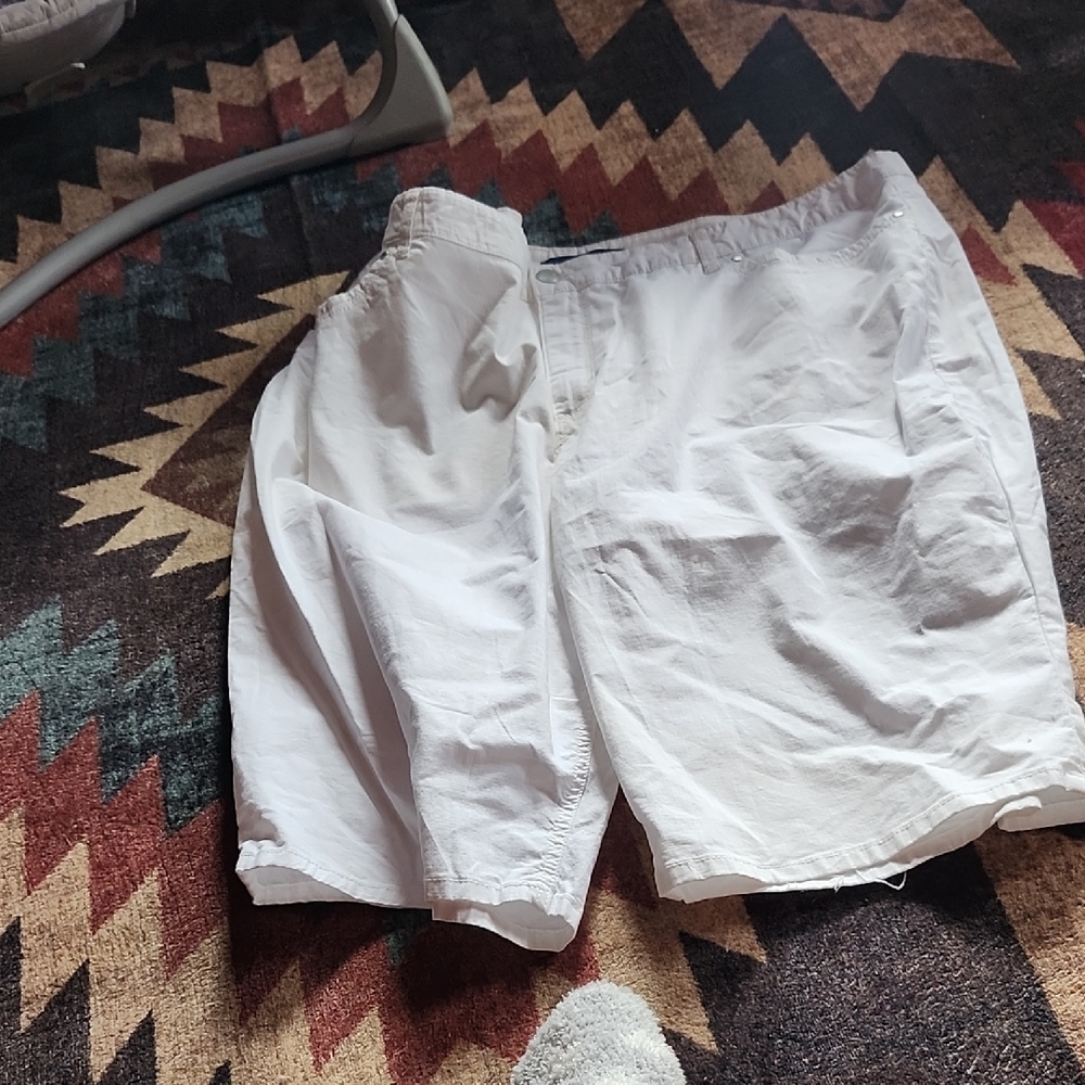 Elegant White Women's Bermuda Shorts